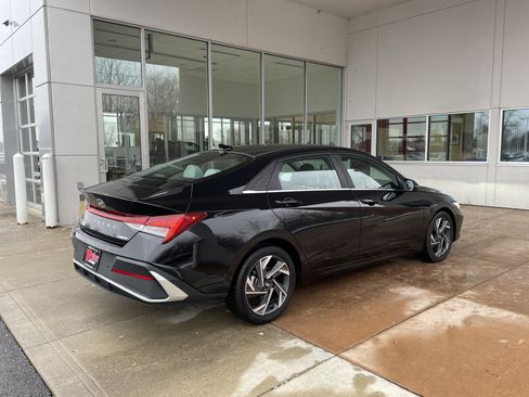 Used 2024 Hyundai Elantra Limited image 22