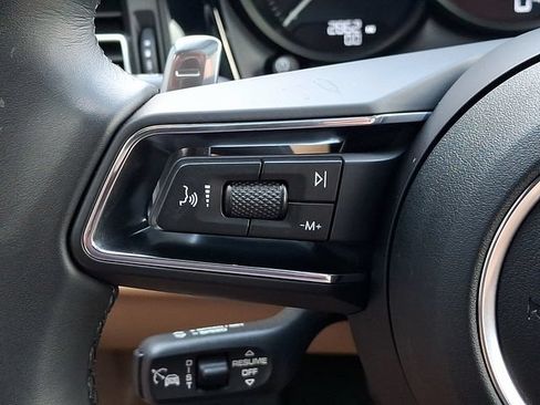 Certified 2026 Porsche Macan AWD/4WD image 25