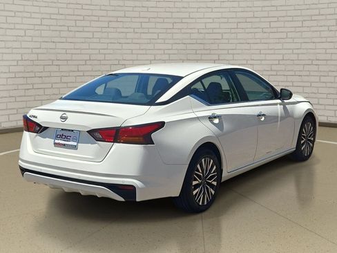 Used 2025 Nissan Altima 2.5 SV FWD image 5