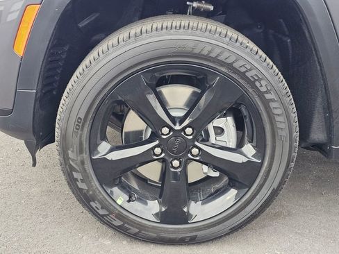 New 2025 Jeep Grand Cherokee L Altitude image 8