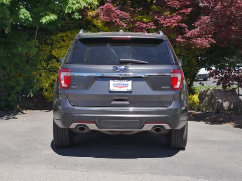 Used 2018 Ford Explorer XLT w/ Equipment Group 202A AWD/4WD image 21