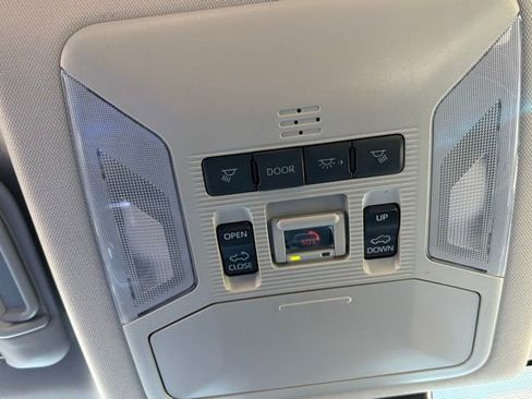 Used 2022 Toyota RAV4 Limited image 17