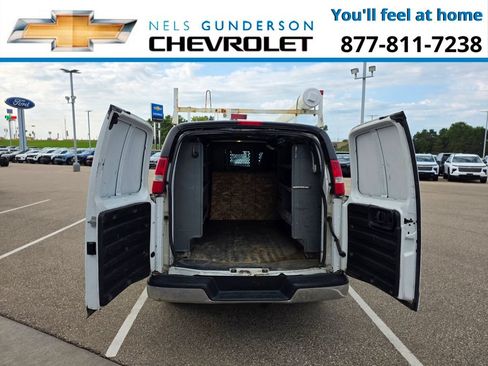 Used 2016 Chevrolet Express 3500 RWD image 13