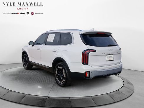 Used 2023 Kia Telluride EX w/ EX Captain's Chair Package FWD image 14