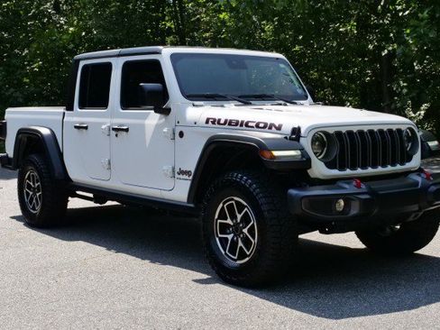 Used 2025 Jeep Gladiator Rubicon w/ Safety Group AWD/4WD image 4
