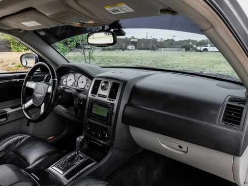 Used 2006 Chrysler 300 SRT8 w/ SRT Option Group II RWD image 10