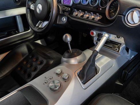 Used 2005 Ford GT image 9