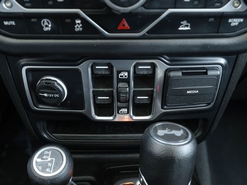 Used 2024 Jeep Wrangler Sahara image 15