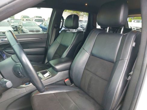 Used 2019 Jeep Grand Cherokee Altitude RWD image 16