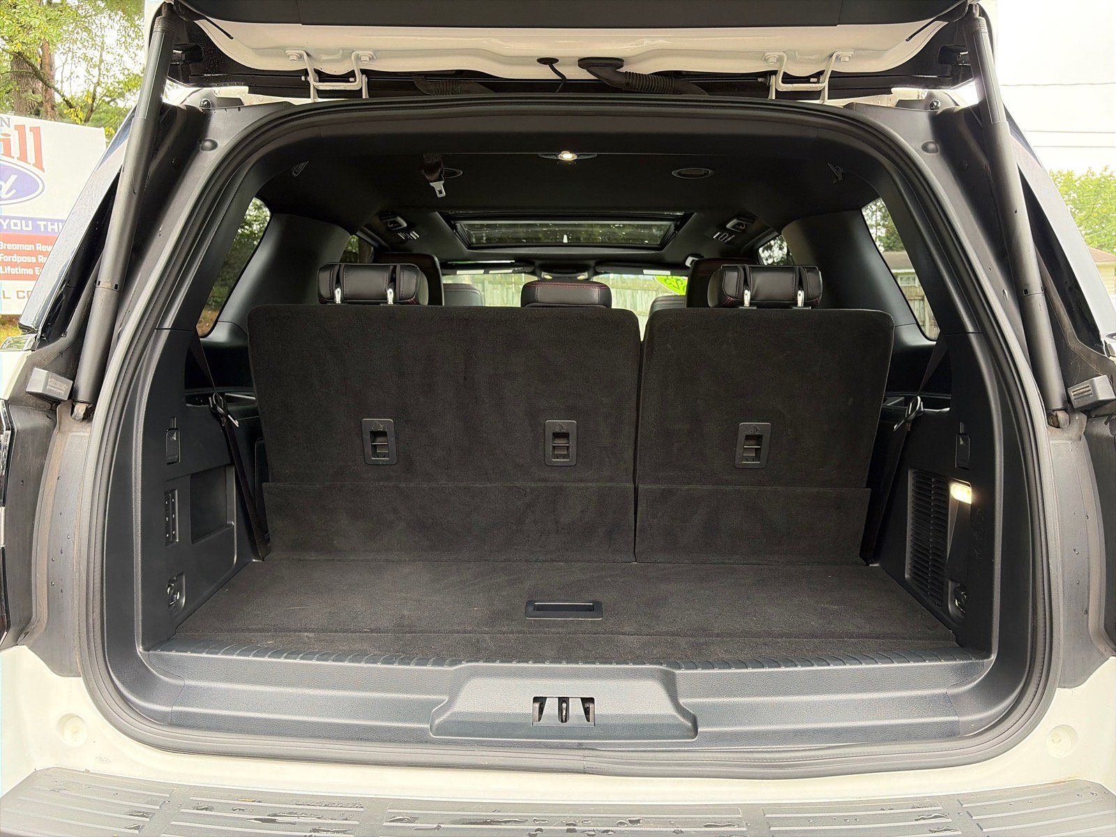 Used 2023 Ford Expedition Limited AWD/4WD image 8