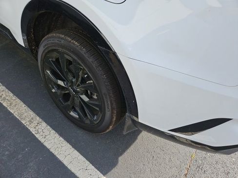 Certified 2023 Kia Sorento SX image 12