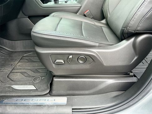 Used 2025 GMC Sierra 1500 Denali image 9