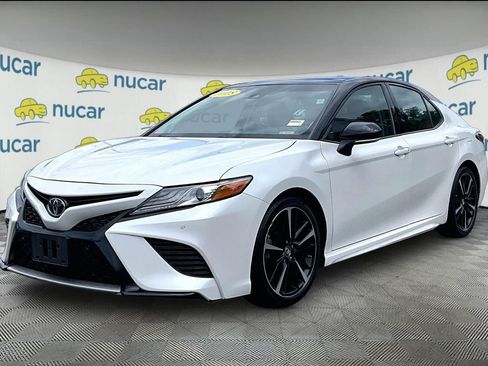 Used 2018 Toyota Camry XSE FWD image 3