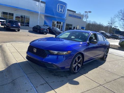 Used 2024 Honda Accord Sport image 4