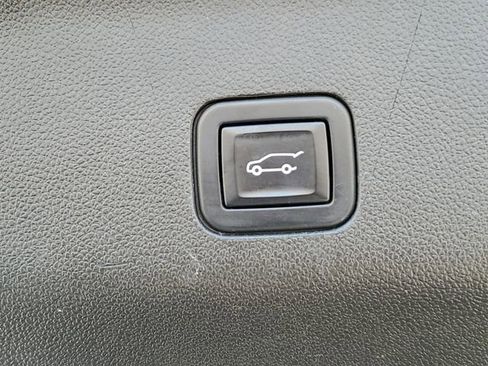 Used 2022 Cadillac Escalade Premium Luxury image 32