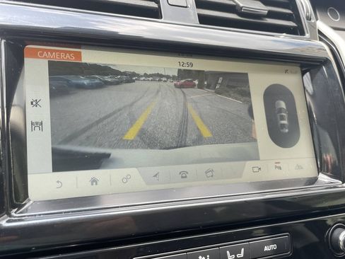 Used 2018 Land Rover Discovery HSE AWD/4WD image 44