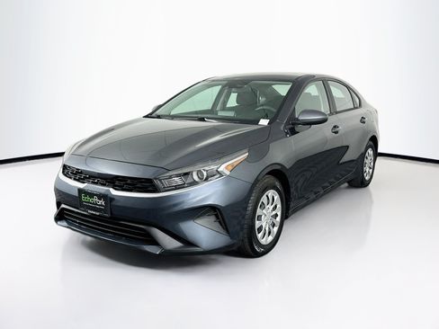 Used 2023 Kia Forte LX FWD image 3