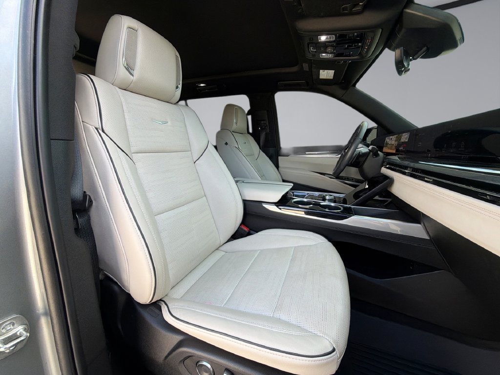 Used 2025 Cadillac Escalade ESV Sport w/ Touring Package AWD/4WD image 16
