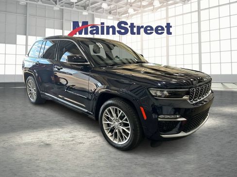 Used 2023 Jeep Grand Cherokee Summit AWD/4WD image 7