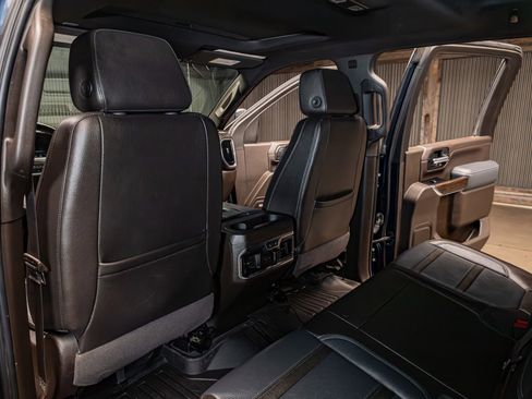 Used 2022 GMC Sierra 3500 Denali w/ Denali Ultimate Package image 23