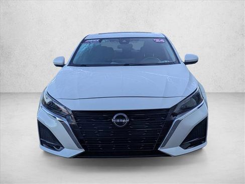 Used 2024 Nissan Altima 2.5 SL image 2