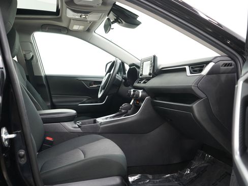 Used 2020 Toyota RAV4 XLE w/ Convenience Package image 11