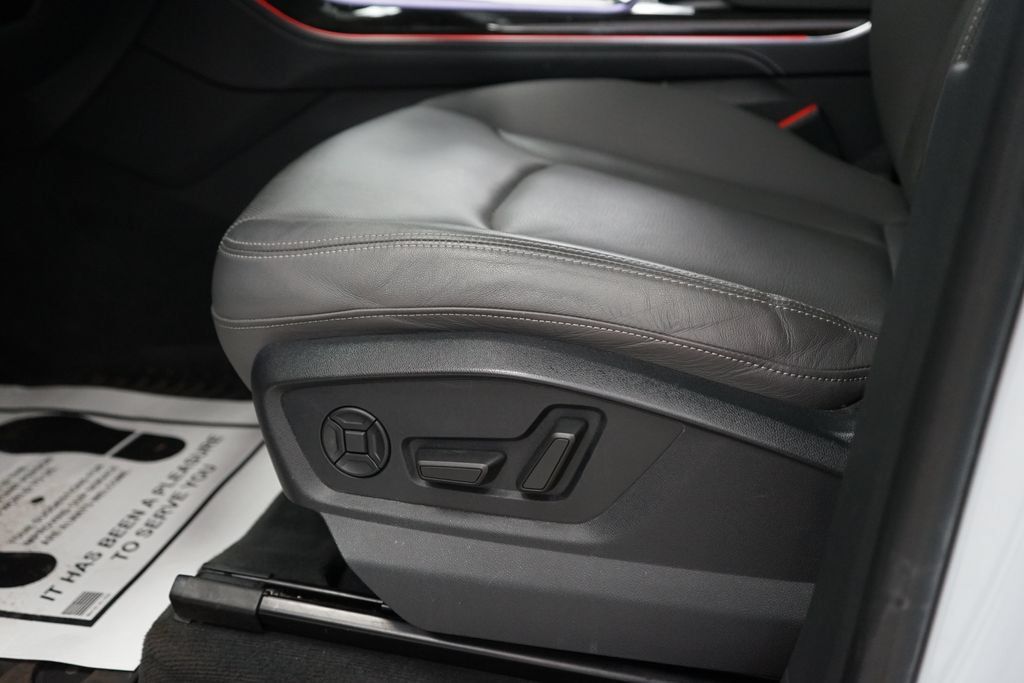 Used 2023 Audi Q8 Premium Plus AWD/4WD image 32