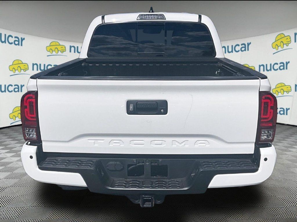 Used 2023 Toyota Tacoma SR5 AWD/4WD image 3