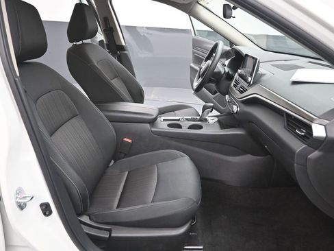 Used 2025 Nissan Altima 2.5 SV FWD image 16