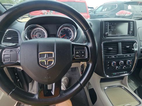 Used 2019 Dodge Grand Caravan SXT FWD image 6