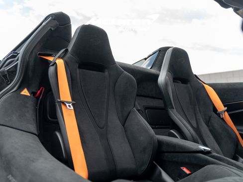 Used 2026 McLaren 750S Spider RWD image 12