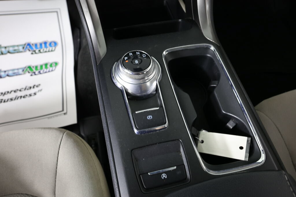 Used 2019 Ford Fusion SE FWD image 36