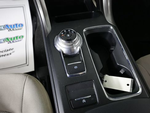 Used 2019 Ford Fusion SE FWD image 36