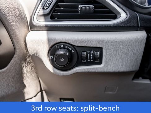 Used 2024 Chrysler Pacifica Touring-L FWD image 23