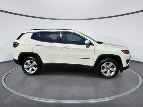 Used 2019 Jeep Compass Latitude w/ Cold Weather Group AWD/4WD image 4