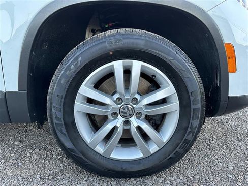 Used 2017 Volkswagen Tiguan S image 10