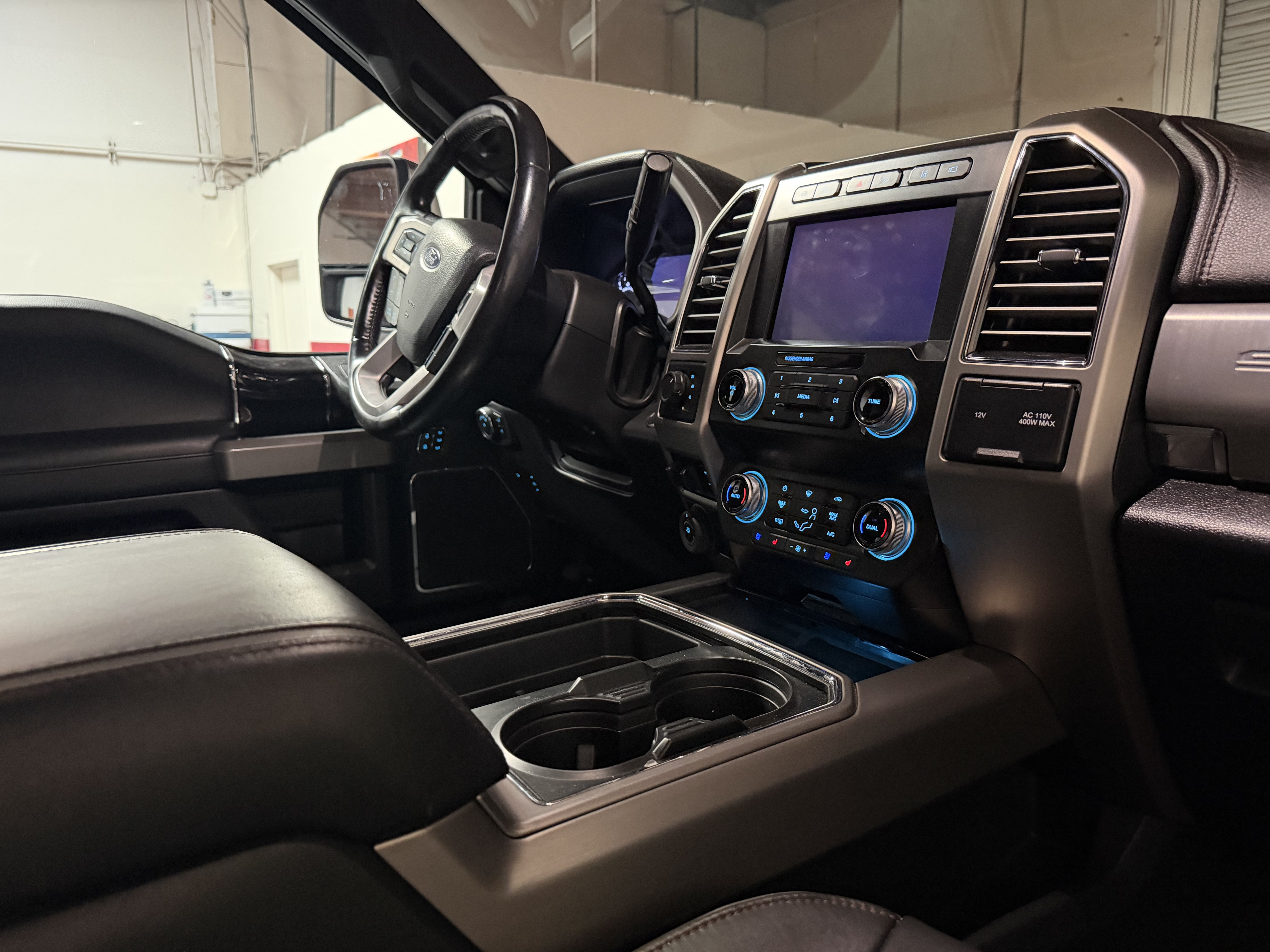 Used 2020 Ford F250 Platinum w/ FX4 Off-Road Package AWD/4WD image 27