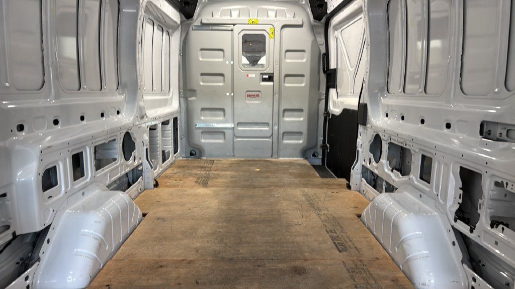 Used 2025 Ford Transit 250 148 High Roof RWD image 7