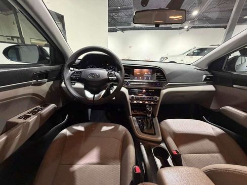 Used 2020 Hyundai Elantra SEL FWD image 12