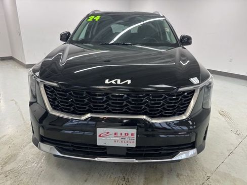 Used 2024 Kia Sorento S image 3