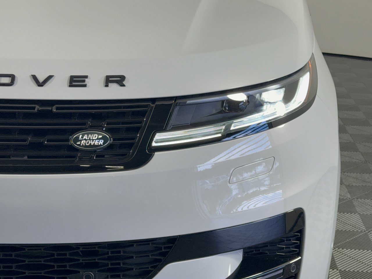 New 2027 Land Rover Range Rover Sport Dynamic SE AWD/4WD image 12