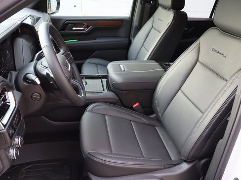 New 2026 GMC Yukon Denali w/ Sun & Power Step Package image 11