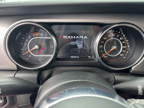 Used 2021 Jeep Wrangler Unlimited Sahara AWD/4WD image 9