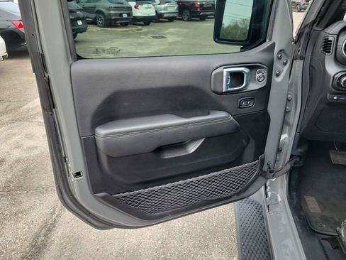 Used 2022 Jeep Wrangler Unlimited Sahara 4xe image 10