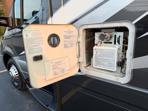 Used 2020 Mercedes-Benz Sprinter 3500 image 25