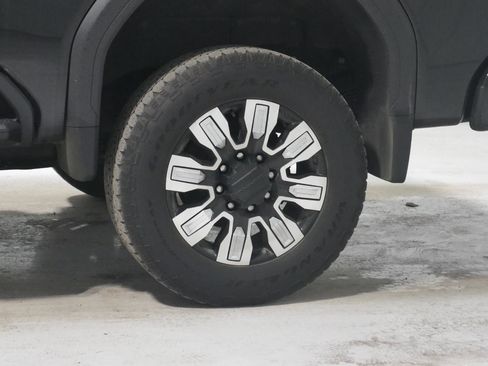 Used 2024 GMC Sierra 2500 Denali w/ Denali Reserve Package image 9