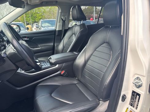 Used 2021 Toyota Highlander XLE AWD/4WD image 17