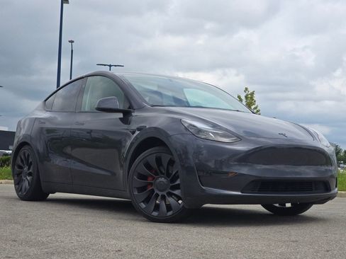 Used 2024 Tesla Model Y Performance AWD/4WD image 2