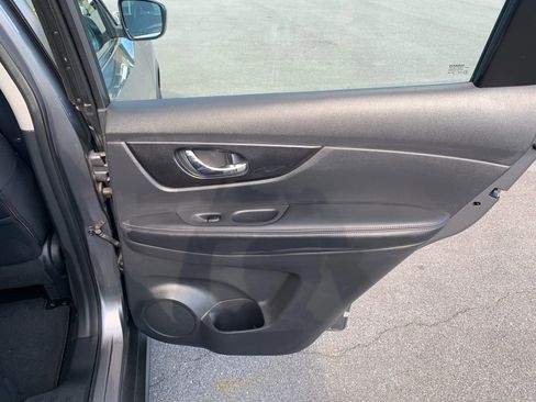 Used 2018 Nissan Rogue S image 26