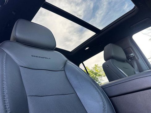 Used 2021 GMC Yukon XL Denali w/ Denali Premium Package image 19